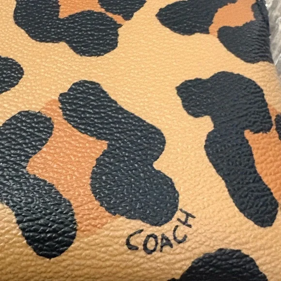 Coach wristlet / wallet in Cheetah print NWT from pet and smoke free home - Picture 8 of 15